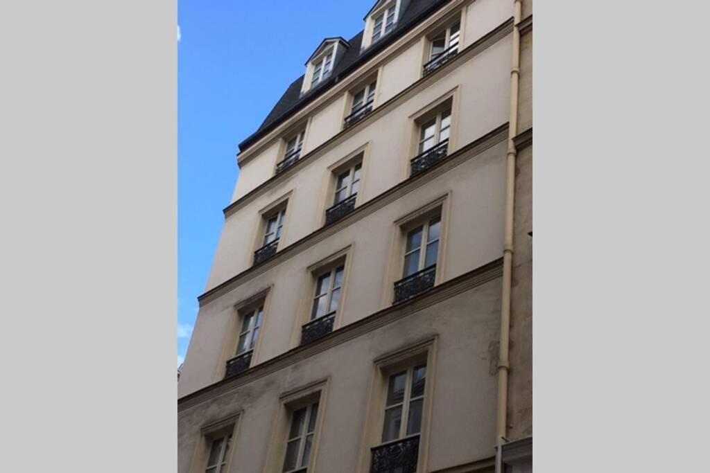 French typical apartment  Paris Extérieur photo